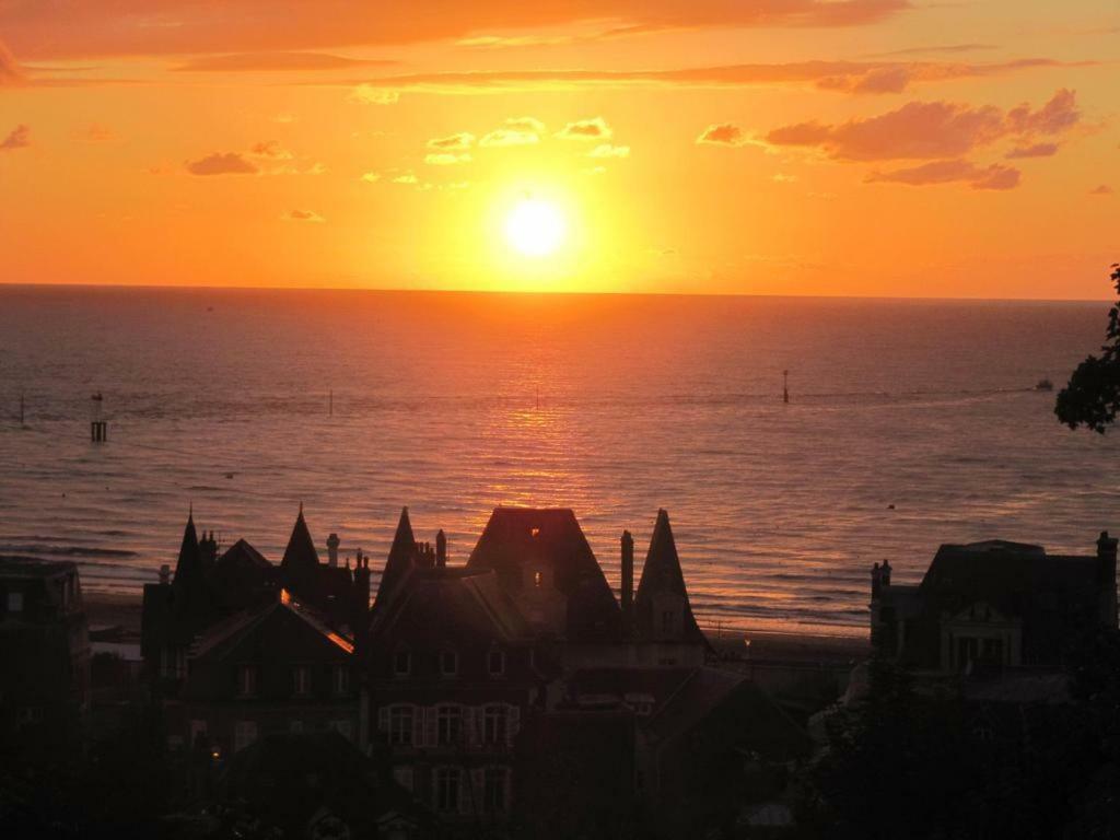 Superbe Deux Pieces Vue Mer Avec Jardin Trouville-sur-Mer Zewnętrze zdjęcie